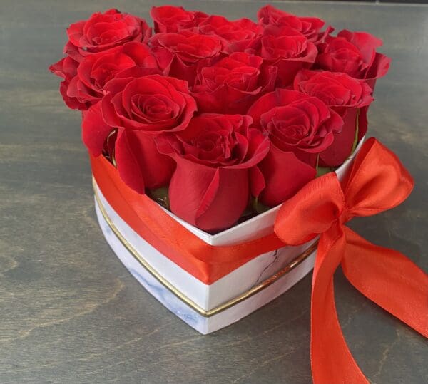 RED ROSES IN HEART WHITE BOX - Image 4