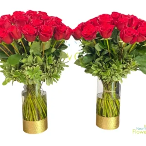 Two vases with red roses