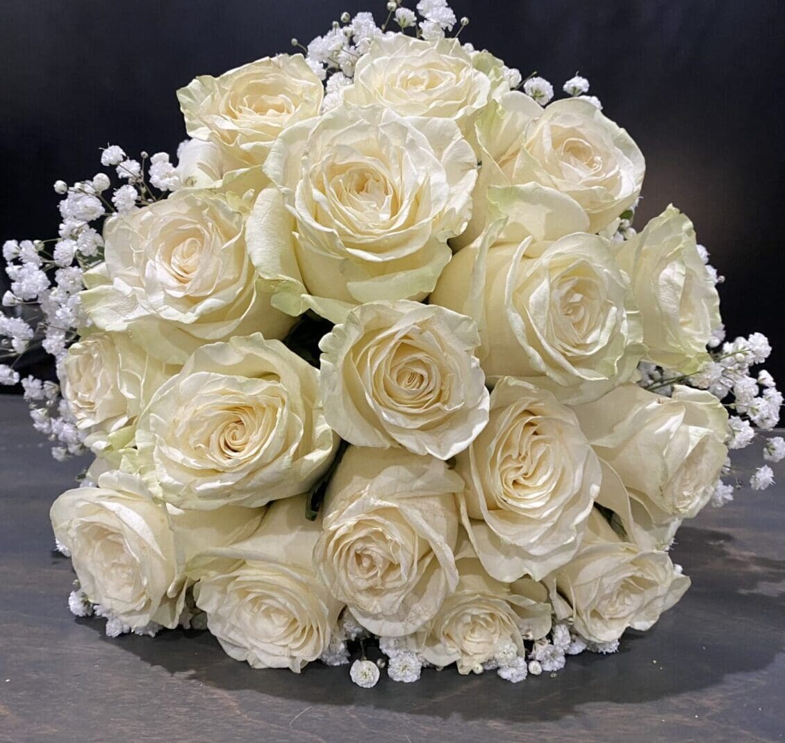 A bundle of white roses on a table
