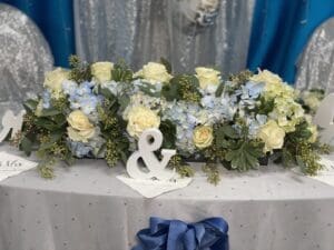A table full of blue and white flowers