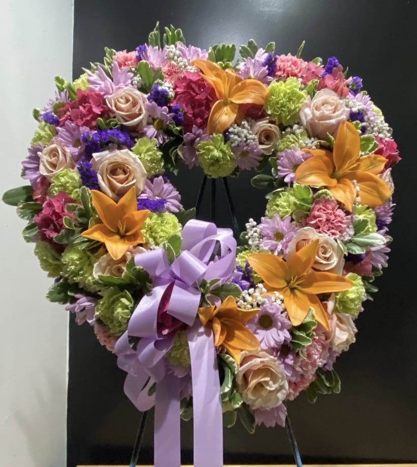 A heart-shaped wreath with summer-themed flowers