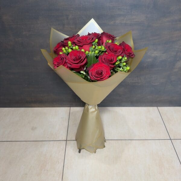 12 Premium Long Stems Red Roses Bouquet