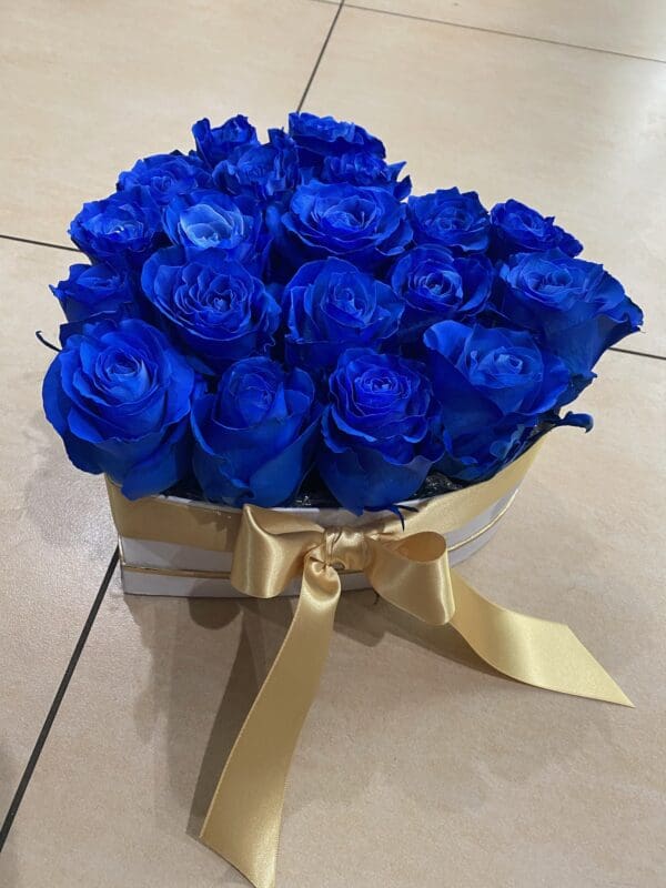 BLUE ROSE WHITE HEART BOX