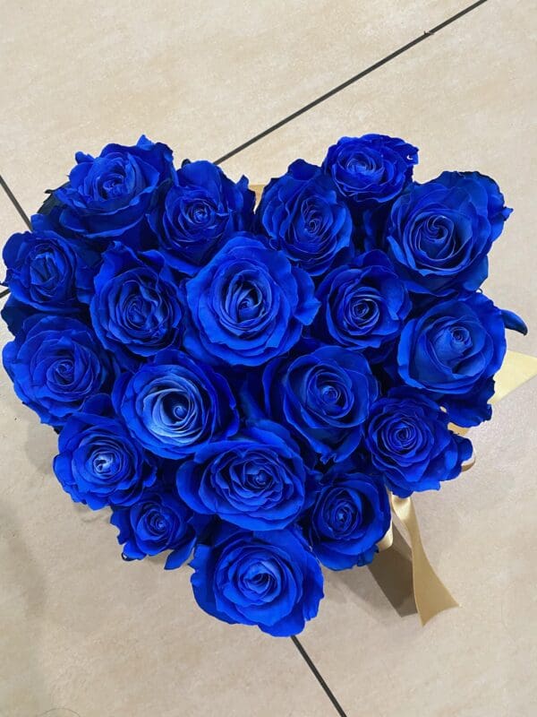 BLUE ROSE WHITE HEART BOX - Image 3