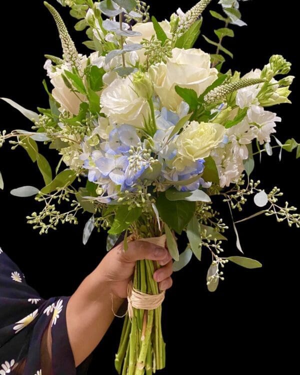 Beautiful White Roses Bouquet Image