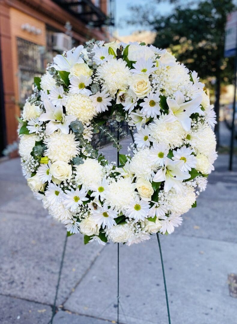 Picture of All White Standing Wreath