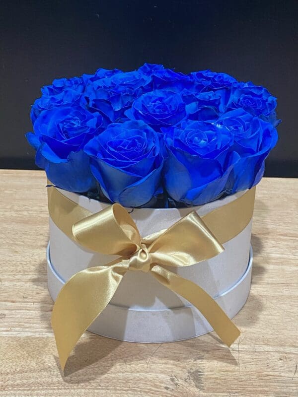 20 White Deluxe Box with Blue Roses