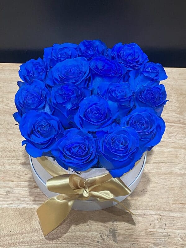 20 White Deluxe Box with Blue Roses - Image 3