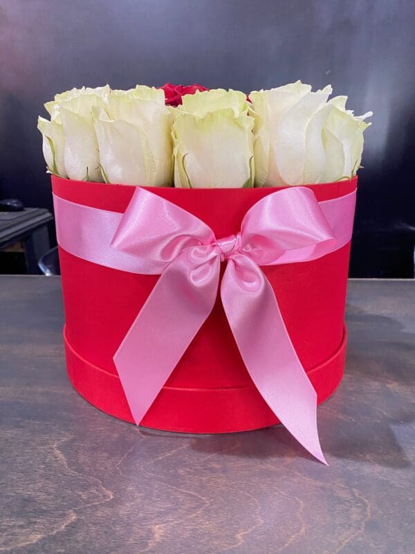 Red Hat Box with White and Red Roses - Image 3