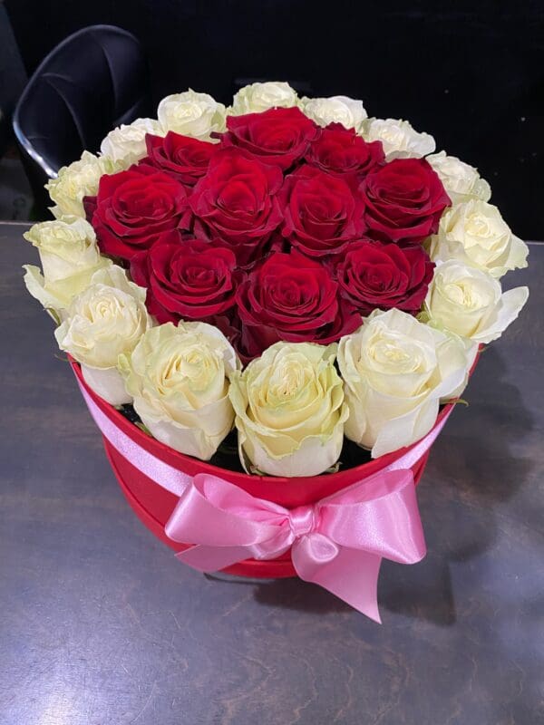 Red Hat Box with White and Red Roses - Image 4