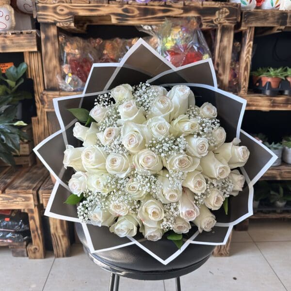 50 MONDIAL WHITE ROSES BOUQUET - Image 3