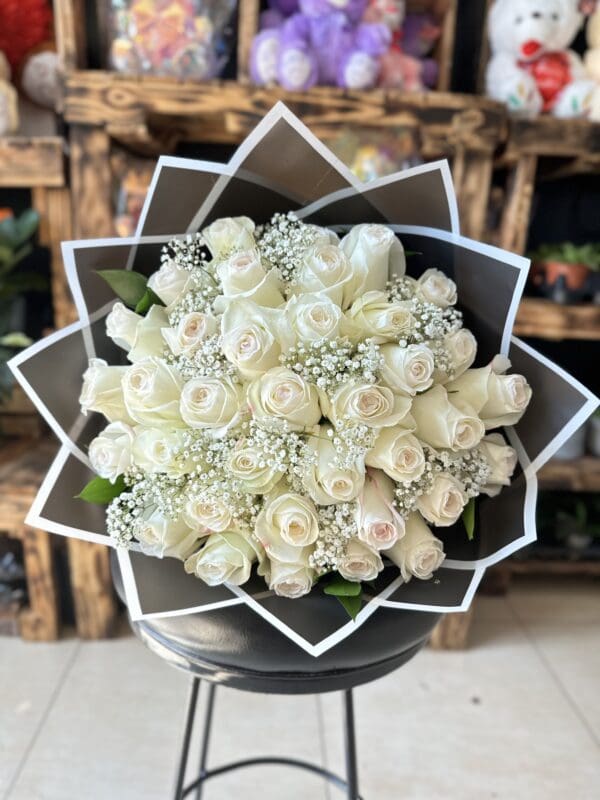 50 MONDIAL WHITE ROSES BOUQUET - Image 2