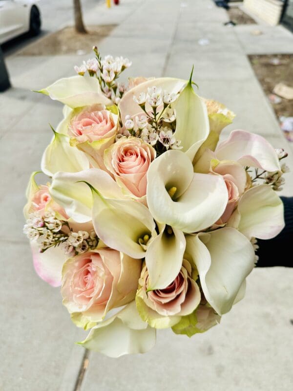 CALLAS LILIES-ROSES BRIDAL BOUQUET